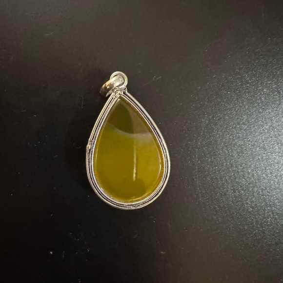 Elegant Amber Teardrop Pendant Necklace - Picture 2 of 4